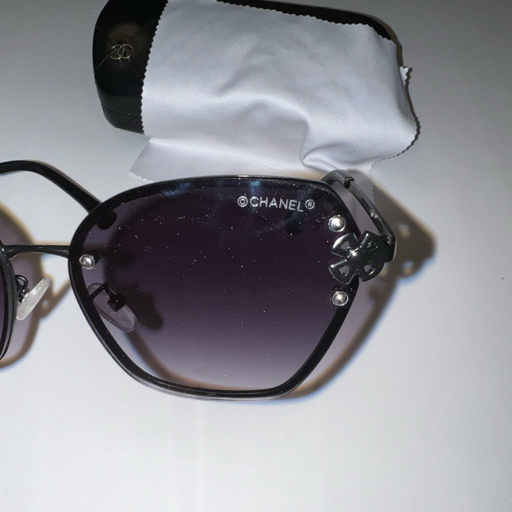 Sunglasses Chanel with Case and Dust Cloth